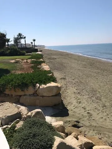 Beach Front Periyiali Gardens Periwolia Apartament
