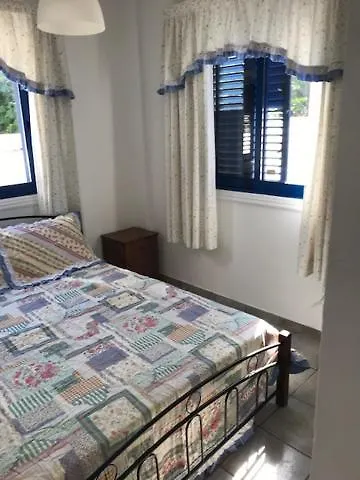 Apartament Beach Front Periyiali Gardens Periwolia