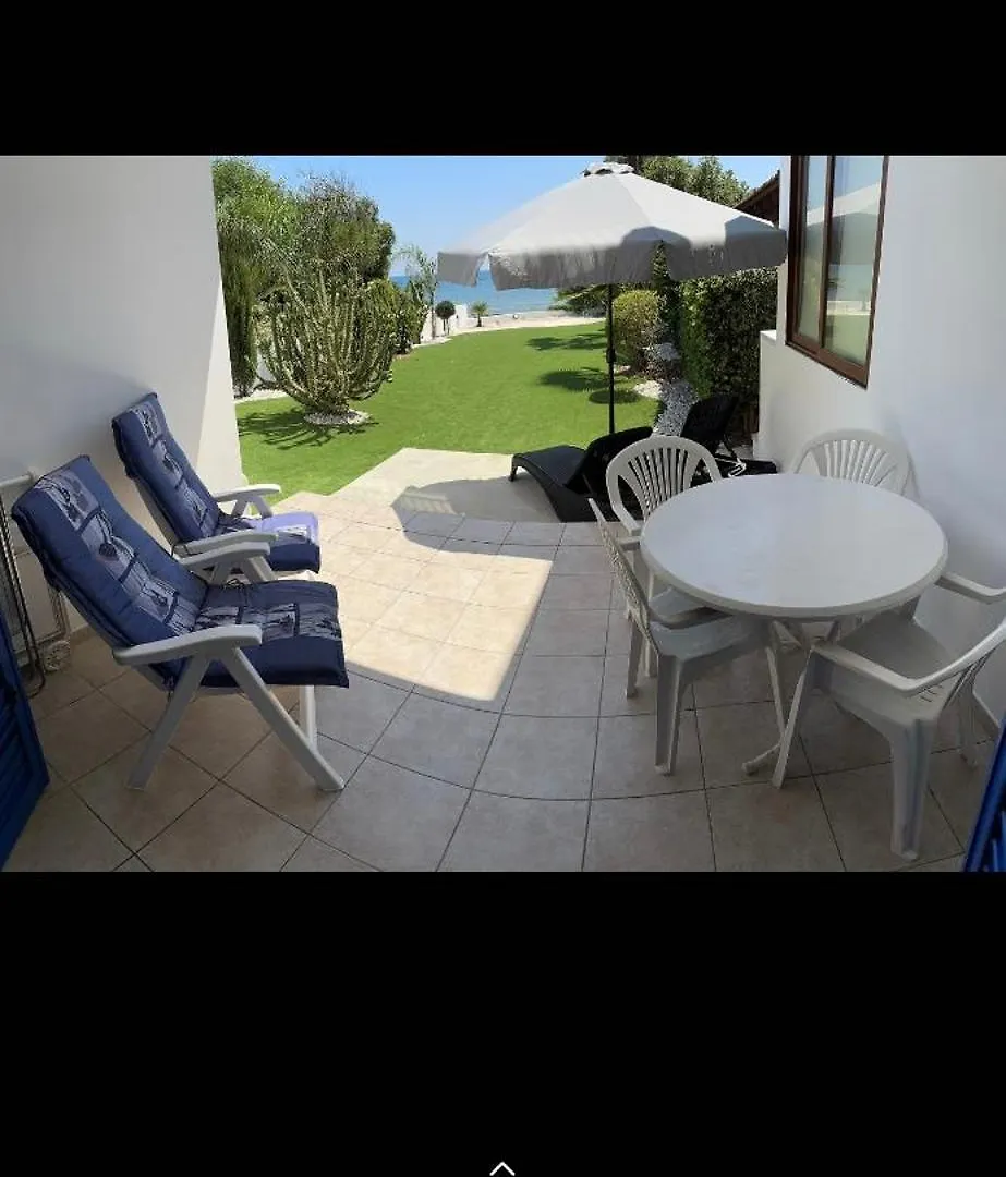 Apartament Beach Front Periyiali Gardens Periwolia